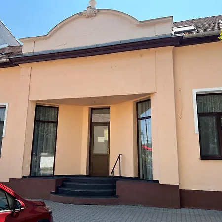 Star 2 Apartmán Komárom